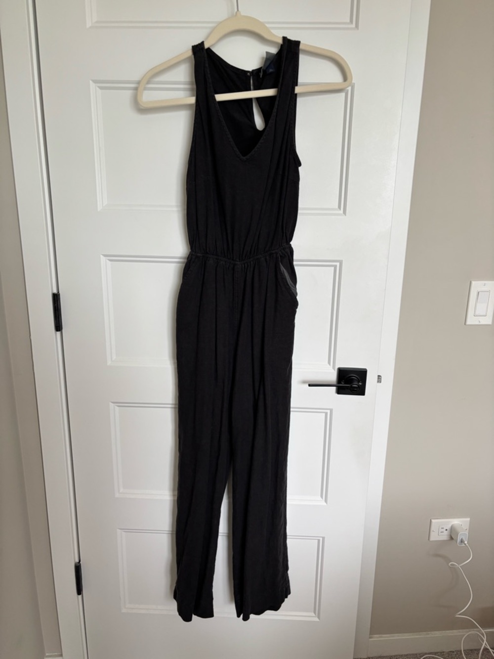 Universal Thread Black Sleeveless V-Neck Jumpsuit